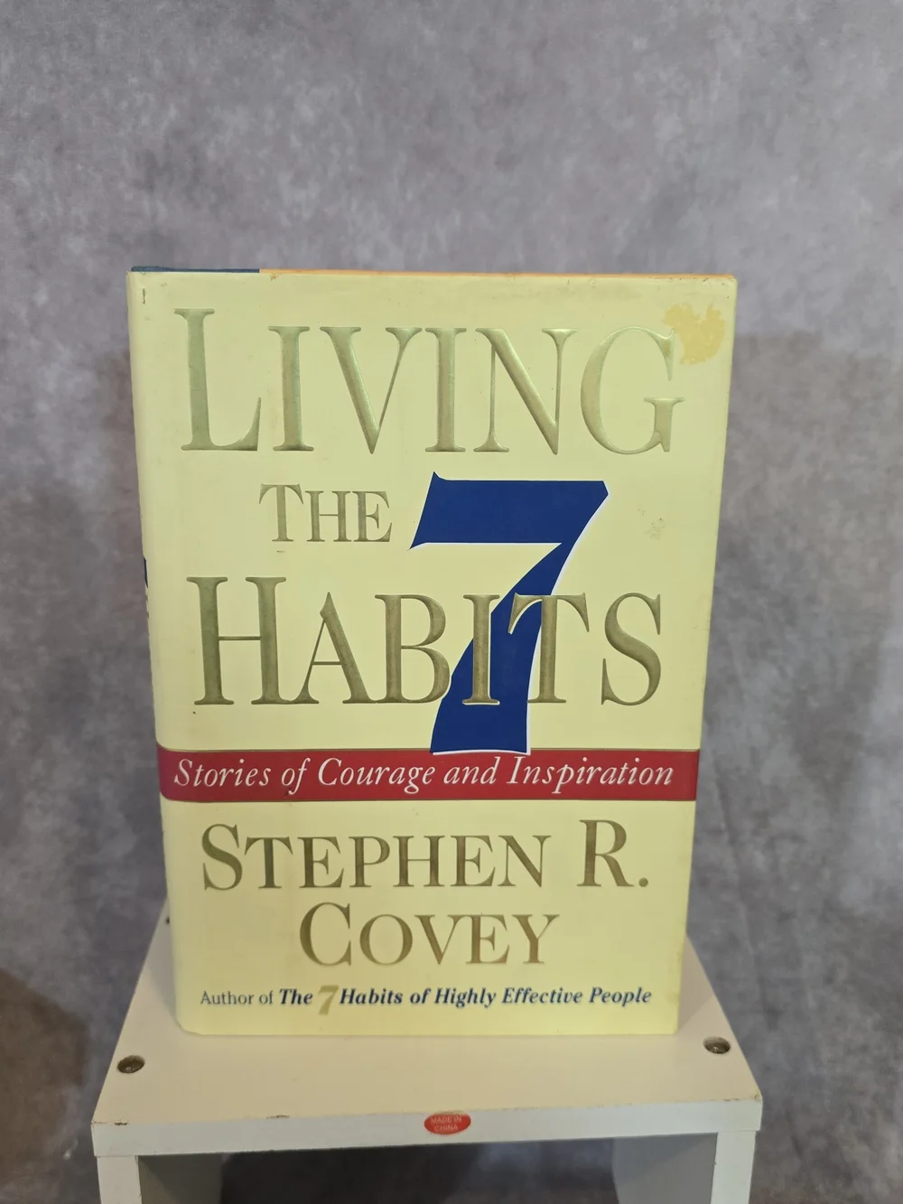 Living the 7‎ Habits by Stephen R. Covey - Yellow Cover